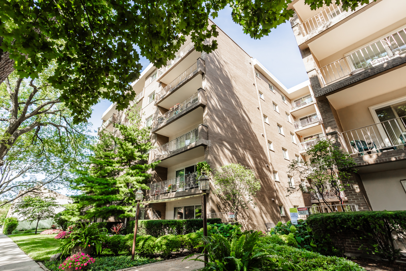 a view of a multi story building