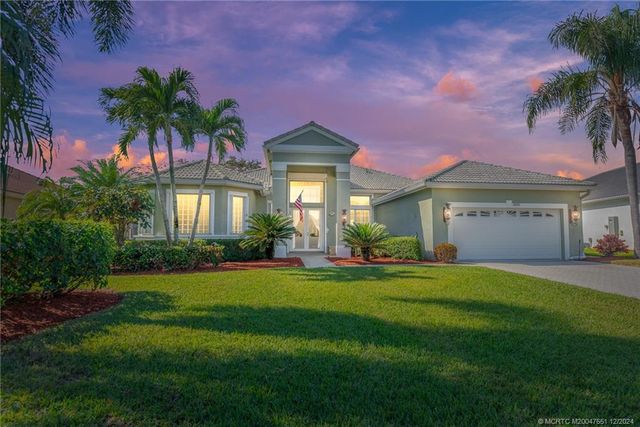 $825,000 | 2026 Southeast Oxton Drive | Sandpiper Bay