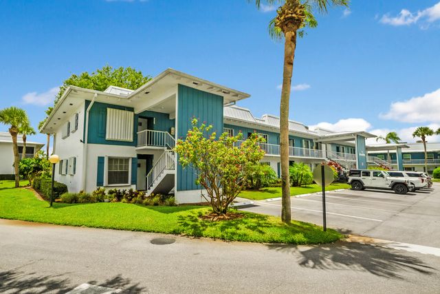 $289,900 | 1854 Southwest Palm City Road, Unit 101 | Poppleton West