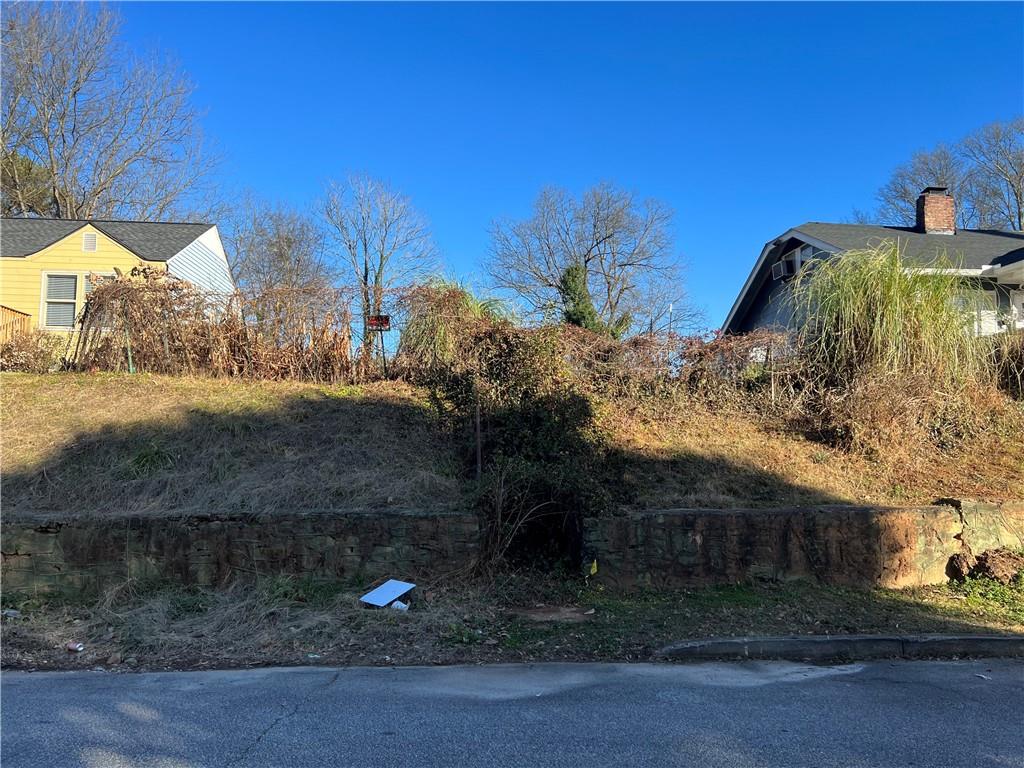 a view of a yard in front of a house