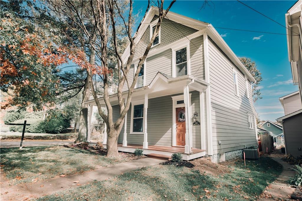 a view of a house with a yard