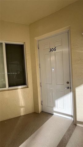 $2,800 | 3600 Oaks Clubhouse Drive, Unit 306 | Palm Aire