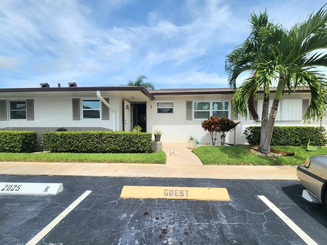 $160,000 | 2825 Crosley Drive East, Unit I | Cresthaven