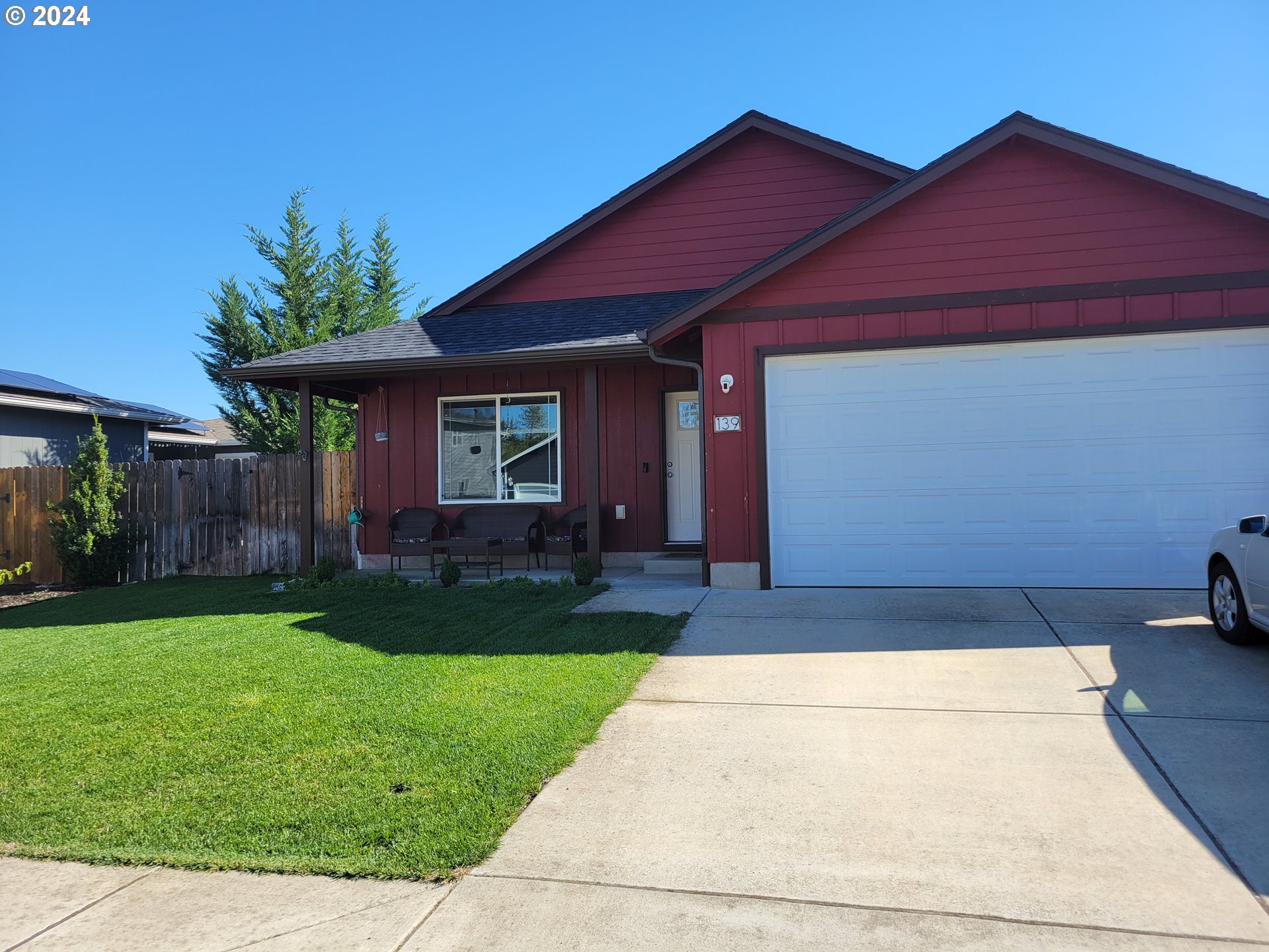 a front view of house with yard