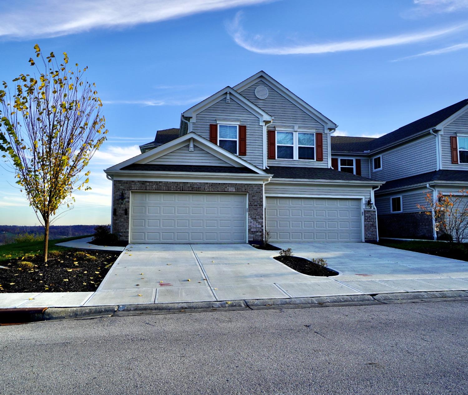 Condominium - 606 Riviera Drive - 2 Bedrooms - 2.5 Baths - 2 car Garage - Screened in porch - Great views of the valley.