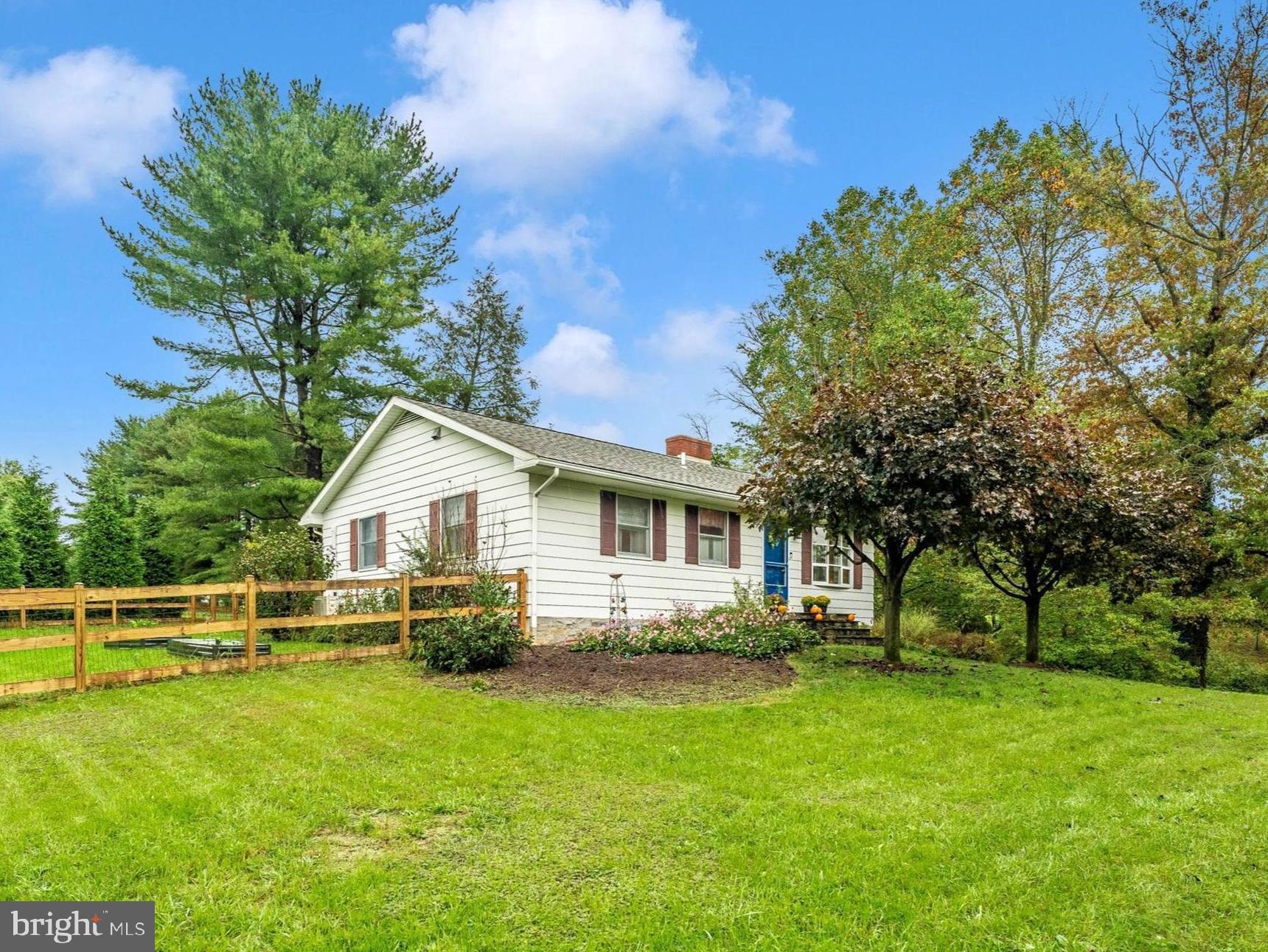 a view of a house with a backyard