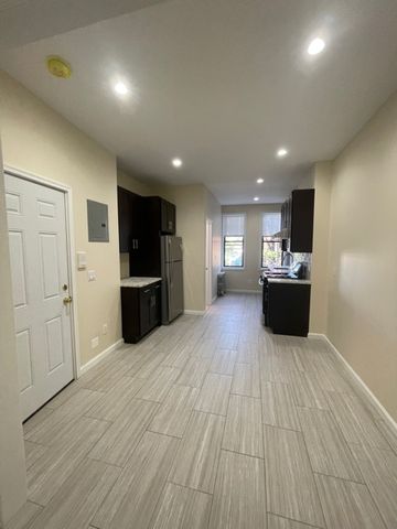 $2,510 | 127 Irving Avenue, Unit R3 | Bushwick