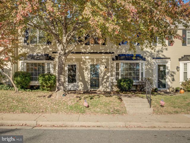 $2,800 | 3838 Jay Avenue | Fairlington Towne