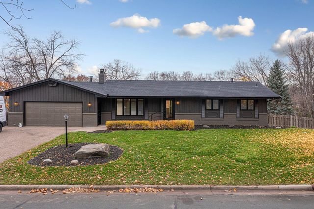 $499,000 | 1104 Knob Hill Road | Burnsville