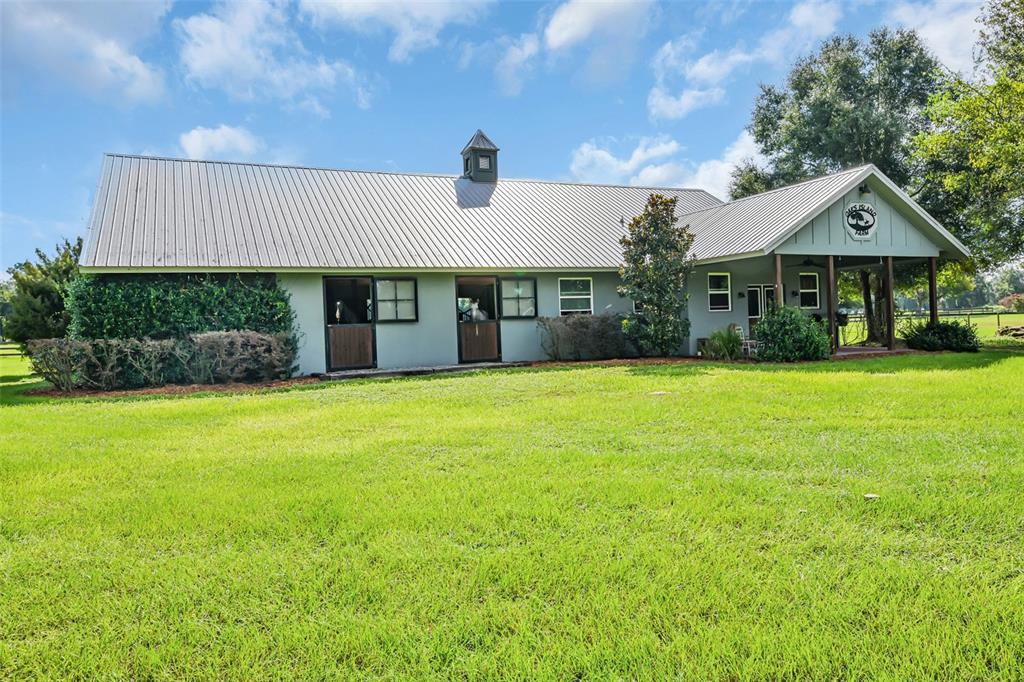 a view of a house with a yard