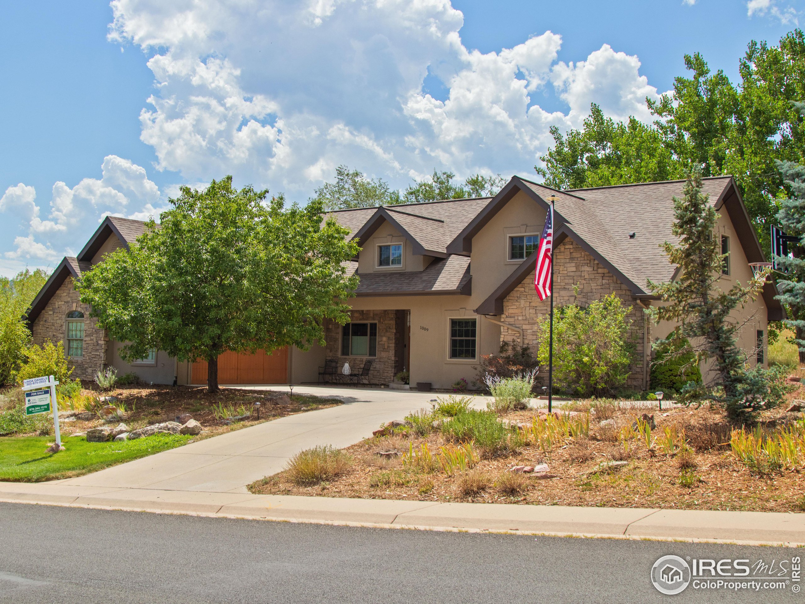 a front view of house with yard