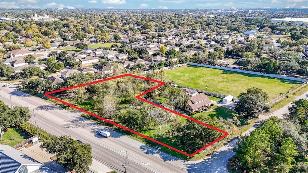 Welcome to 14555 Cypress North Houston Road! (Red line shows approximate lot lines.)