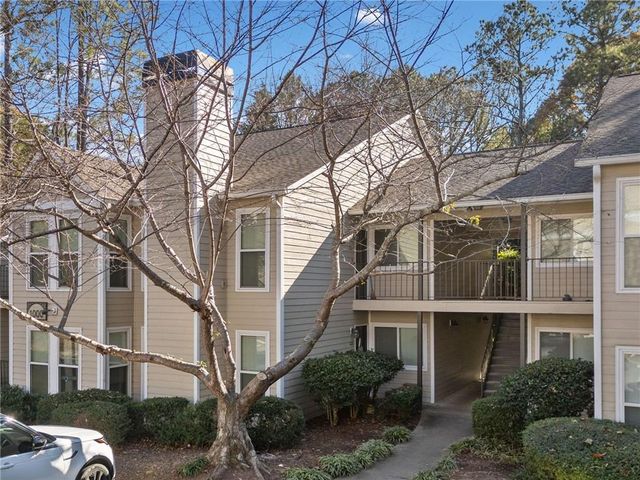 $285,000 | 1005 Lake Pointe Circle | Roswell