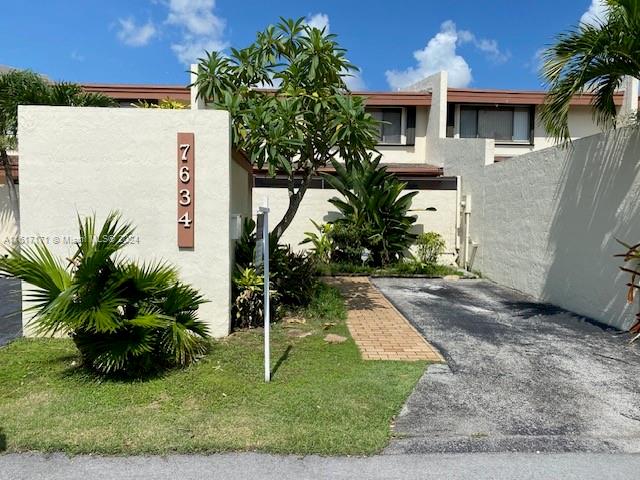 a view of a house with a yard