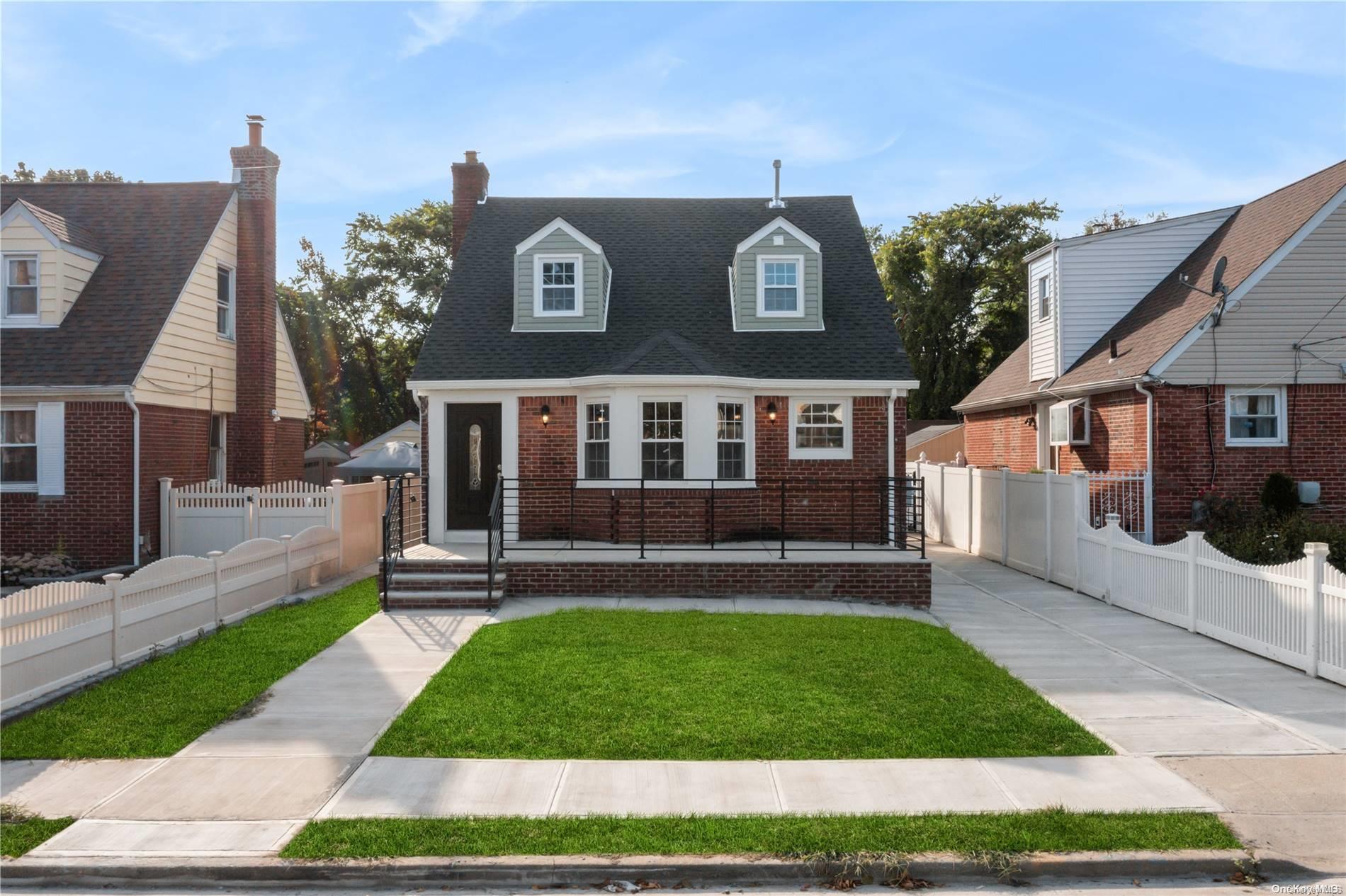 a view of a yard in front of house