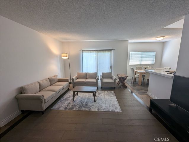 $2,600 | 5403 Newcastle Avenue, Unit 69 | Encino