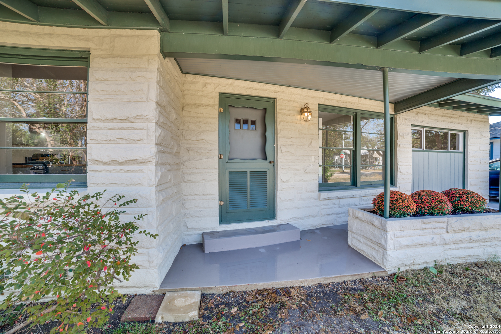 a view of a entryway of the house