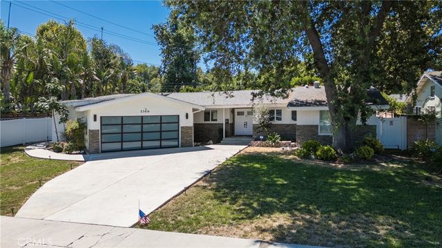 $1,990,000 | 23414 Clarendon Street | Woodland Hills