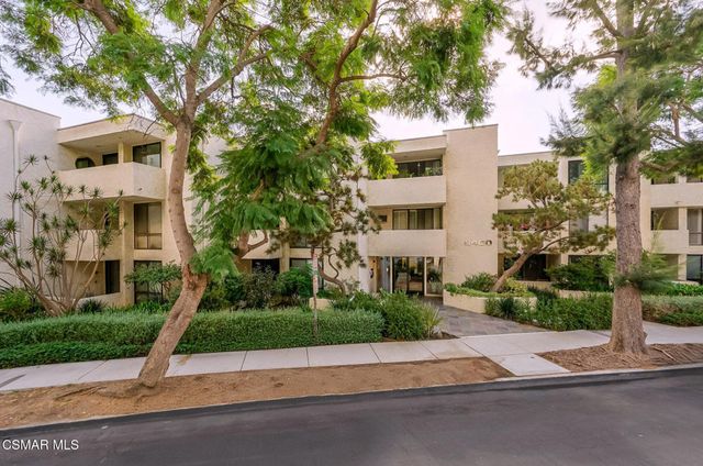 $3,995 | 8400 De Longpre Avenue, Unit 313 | West Hollywood Vicinity