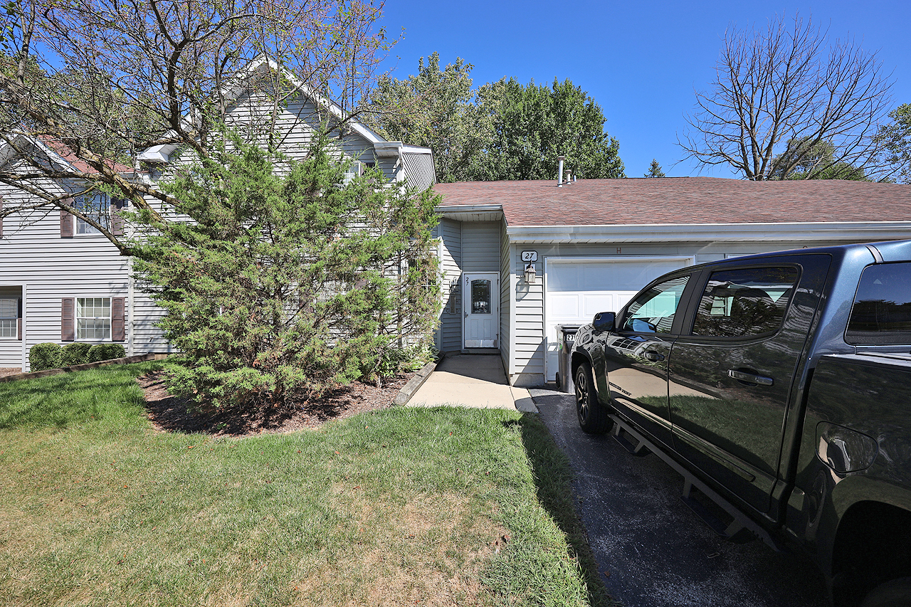 a view of a yard in front of a house