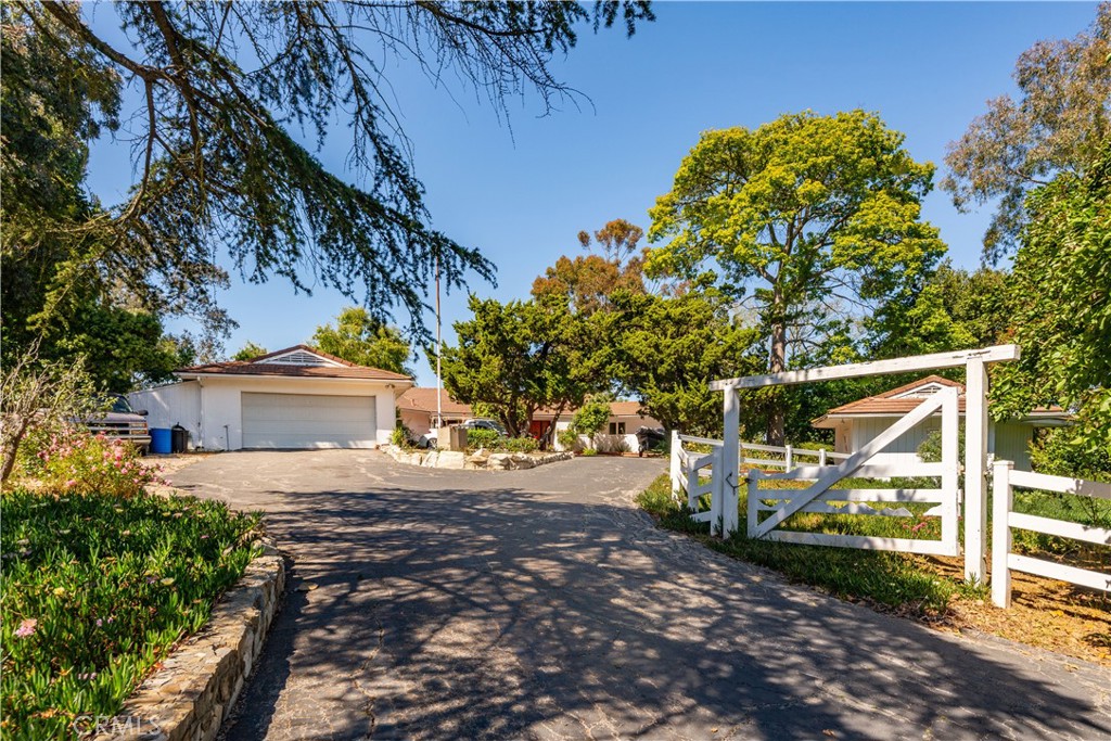 a view of a house with backyard and a tree