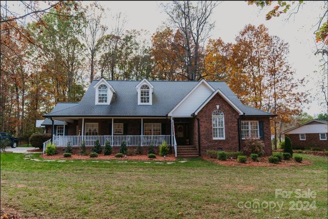 $600,000 | 502 Frontier Circle | China Grove Township - Rowan County