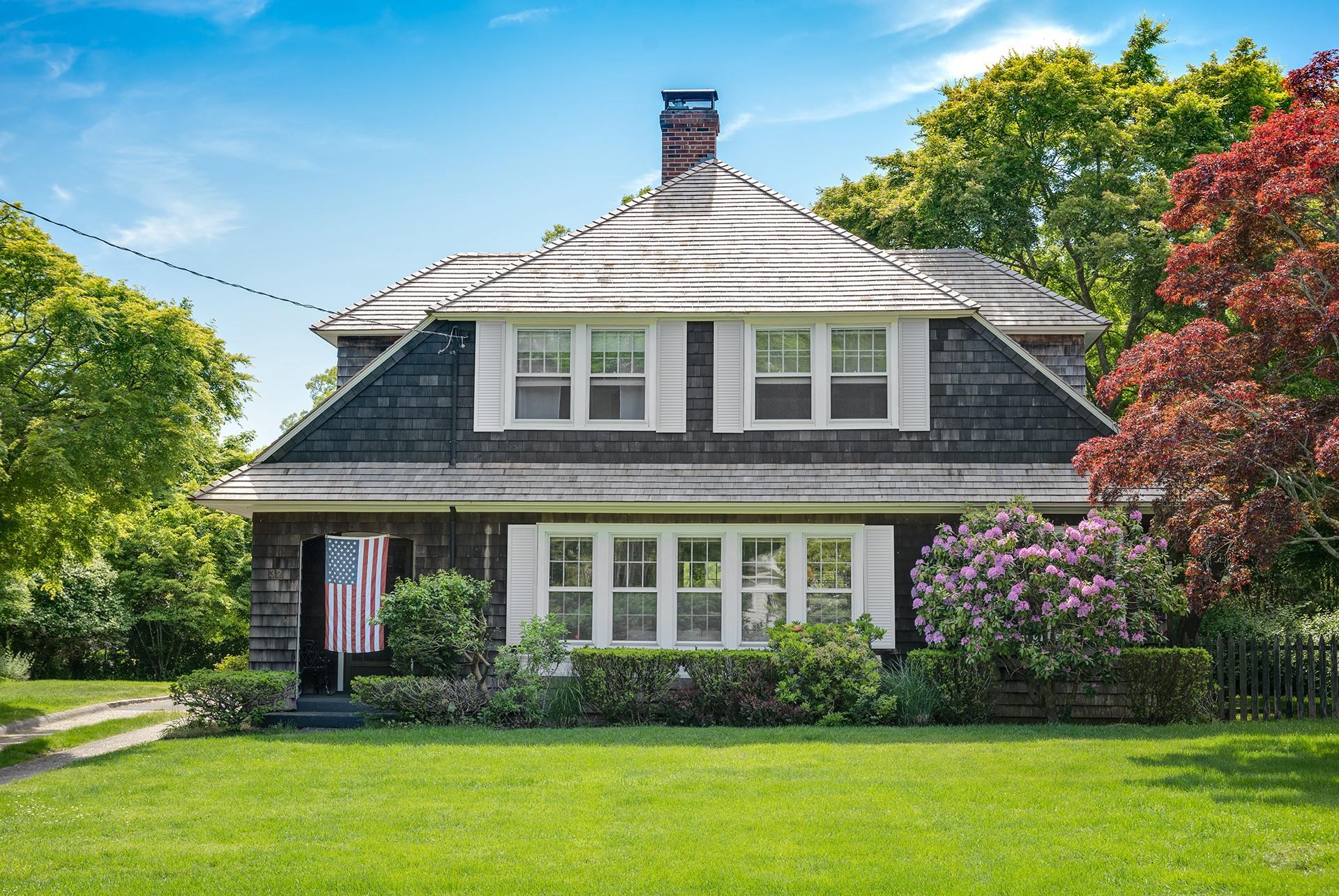 View of front of house with a front yard