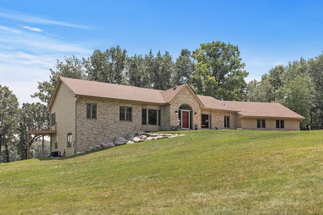 $1,190,000 | 656 Bluebill Circle | Louisville Township - Scott County