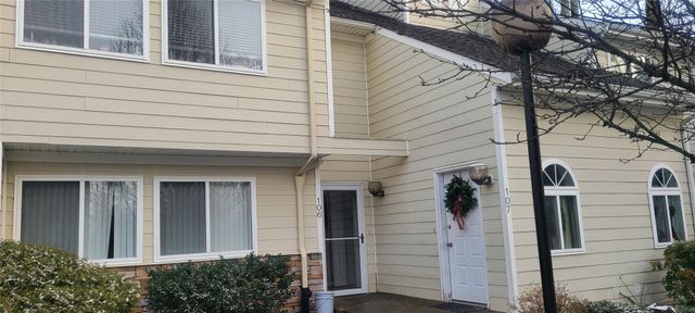 $2,300 | 106 Crystal Hill Lane, Unit 106 | Poughkeepsie