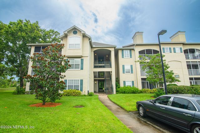 $199,900 | 300 Sandiron Circle, Unit 333 | Palm Valley