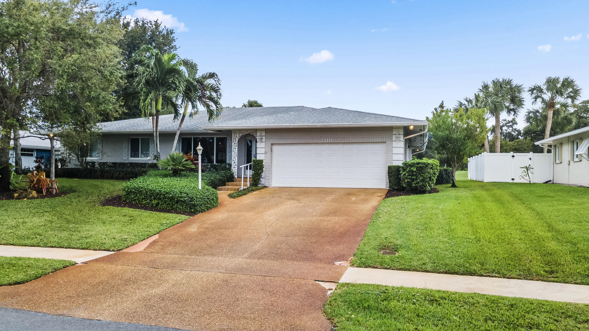 Beautifully Renovated In Central Delray