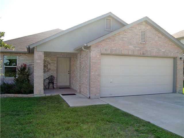 a view of a house with backyard and garden