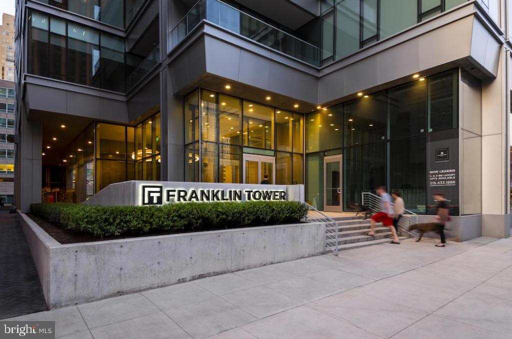 a bench sitting in front of building