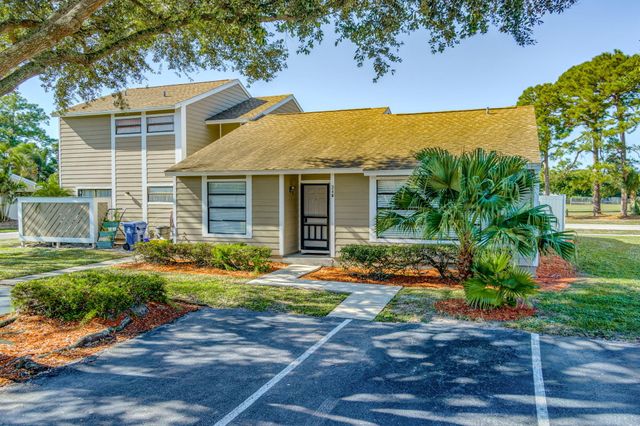 $2,500 | 101 Lakewood Drive, Unit 24B | Jupiter Village