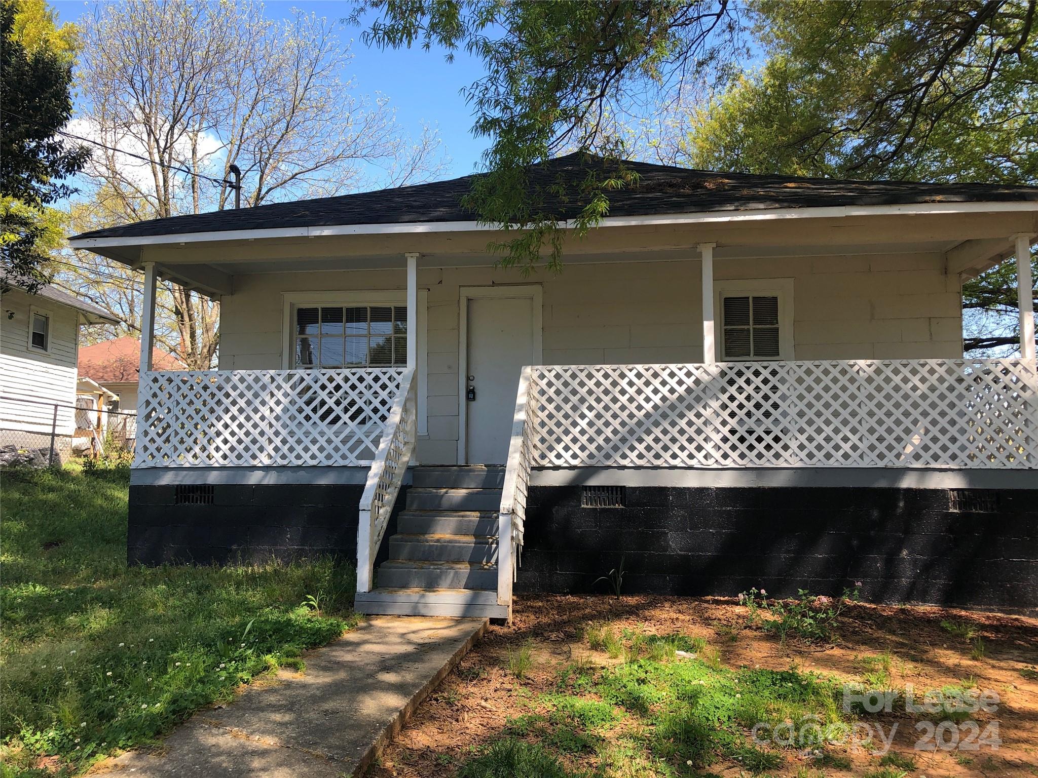 a view of house with backyard