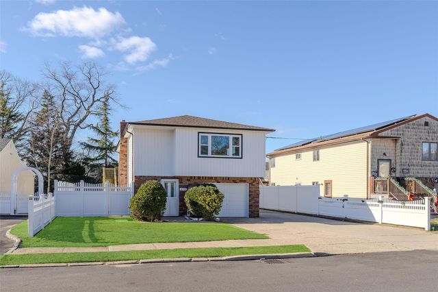 $699,990 | 273 North 6th Street | Lindenhurst