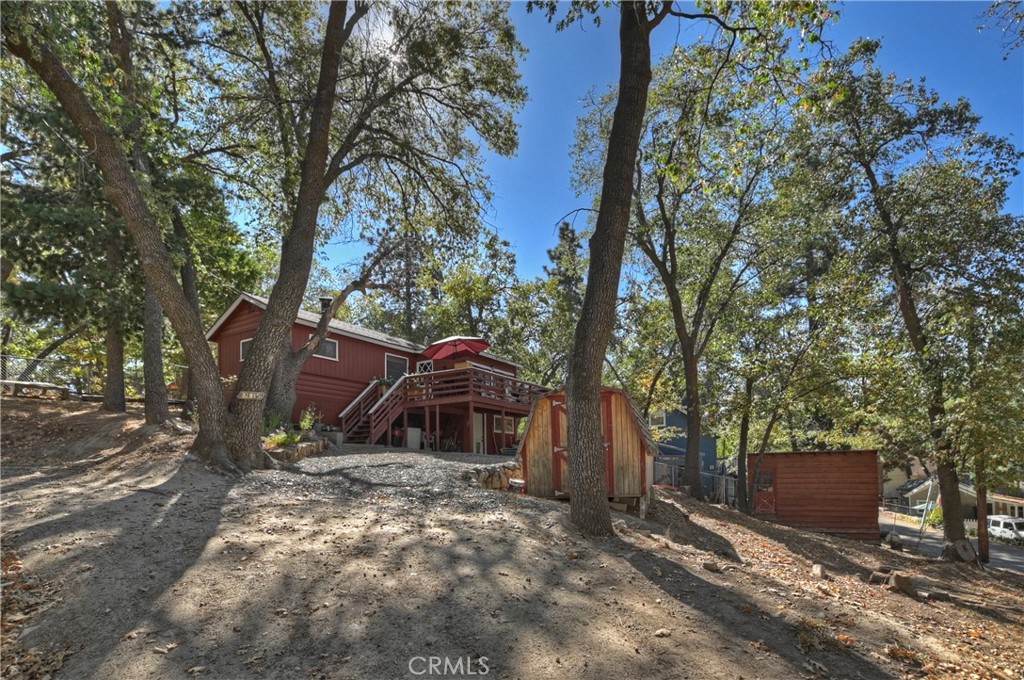 a view of a barn in the middle of a yard