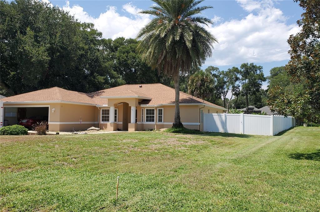 a view of a house with a yard