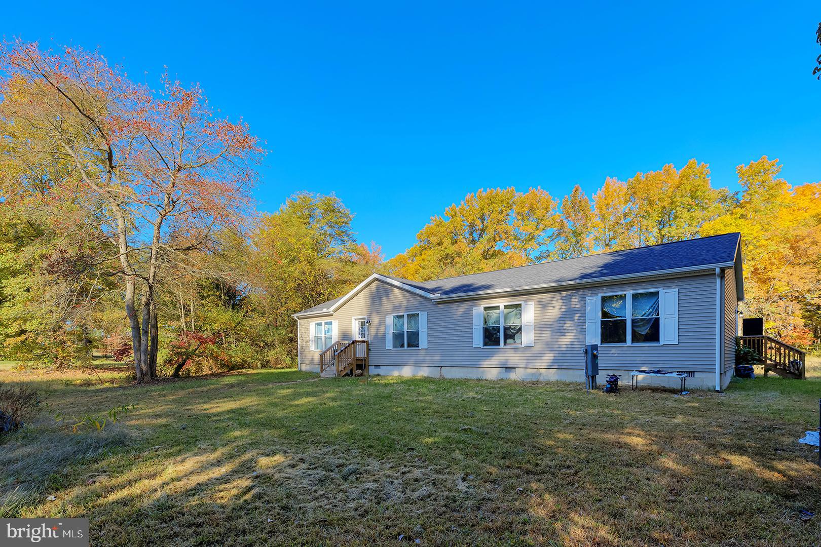 a view of a house with a backyard