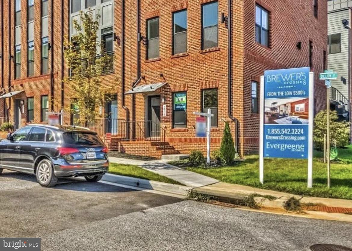 a car parked in front of a brick building