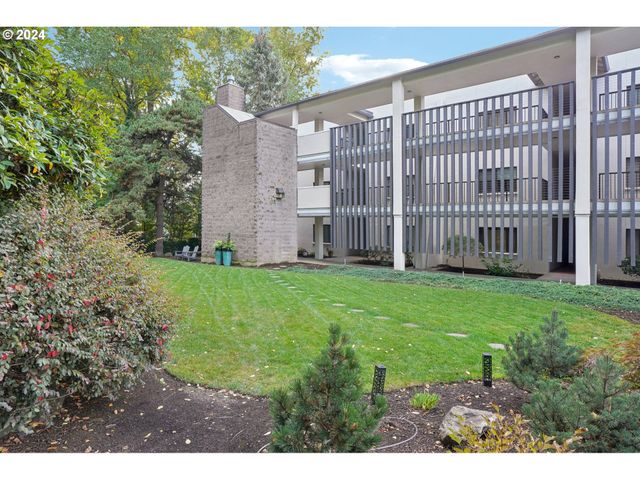 $449,900 | 790 Southeast Webber Street, Unit 302 | Sellwood-Moreland