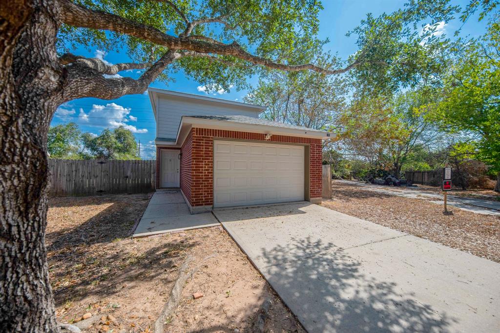 Move-in ready! Beautiful 2 story home. Located in cul-de-sac. with only one adjacent neighboor. 2 car garage.