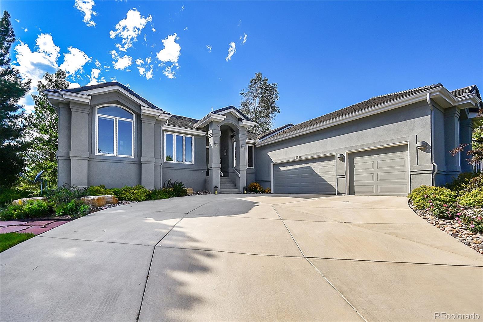 a house view with a outdoor space