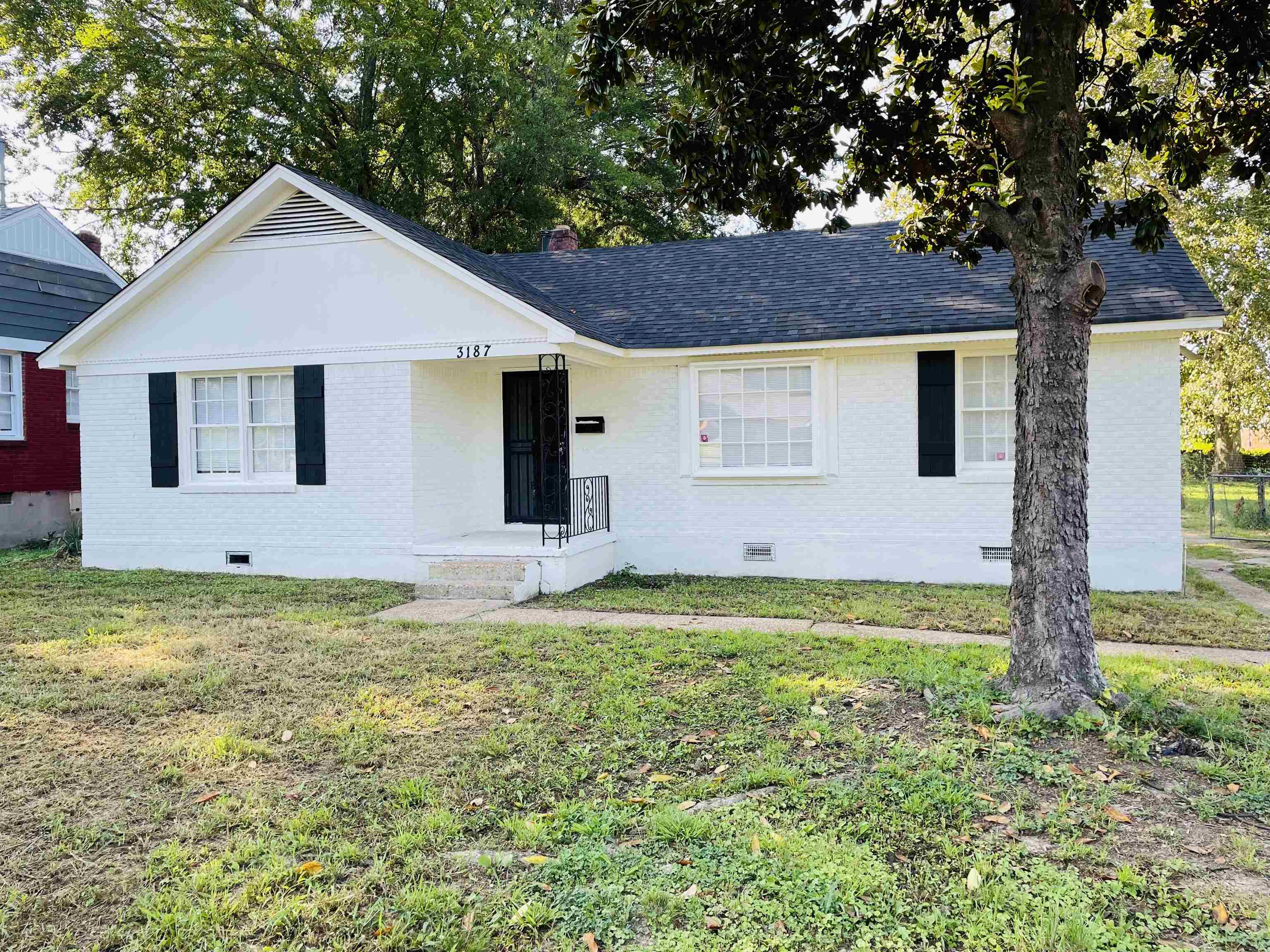 a front view of house with yard