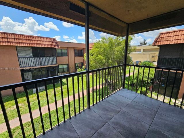 $2,700 | 6580 West 27th Court, Unit 2158 | Hialeah