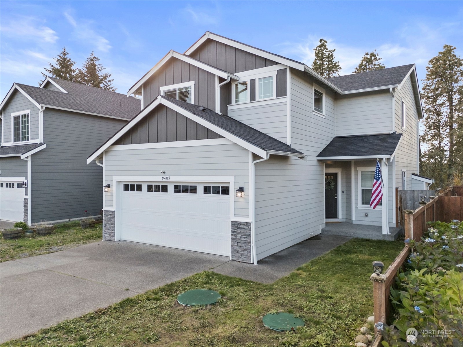 a view of house with a yard