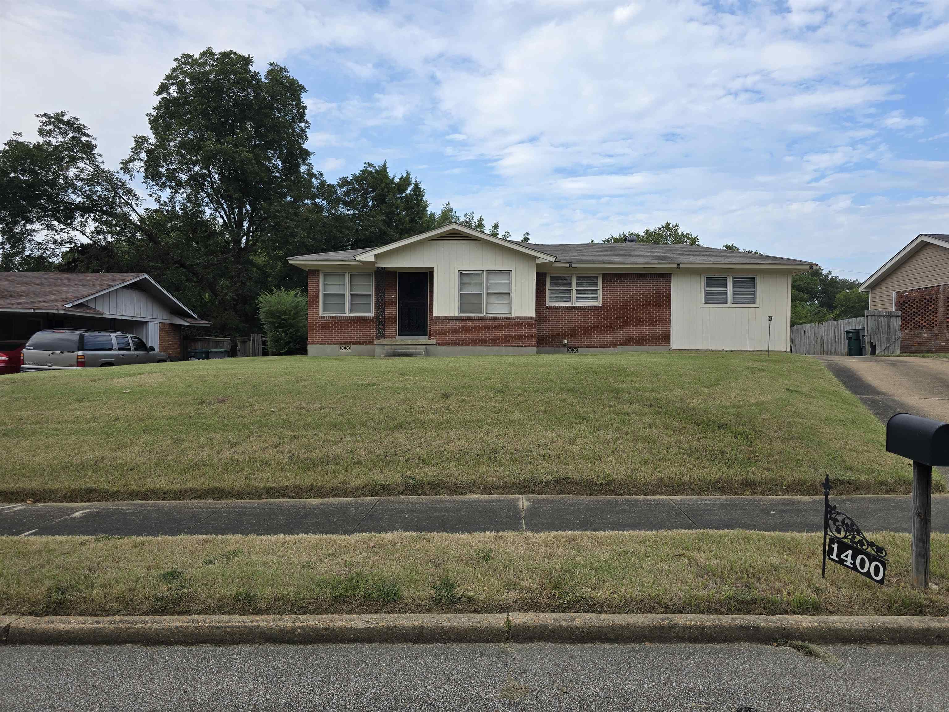 a view of a yard in front of a house