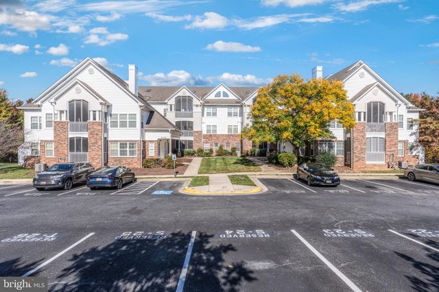 $2,650 | 6522 Lake Park Drive, Unit 303 | Greenbelt Lake Village Condominiums