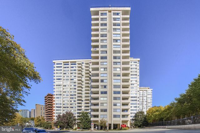 $2,750 | 4515 Willard Avenue, Unit 1621 | Friendship Village