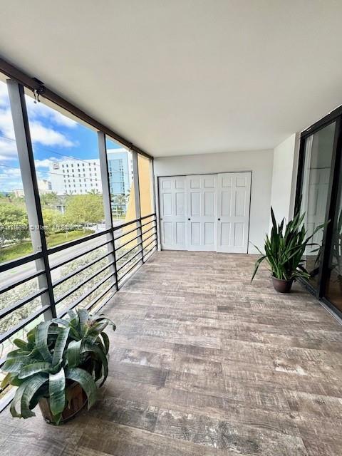 a view of entryway with livingroom